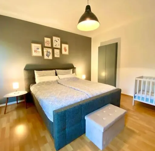 Wunderschoene Altbauwohnung Mit Balkon - 102 Qm
