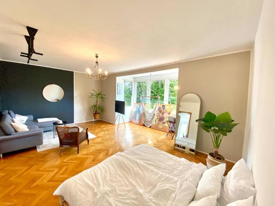 Wunderschoene Altbauwohnung Mit Balkon - 102 Qm