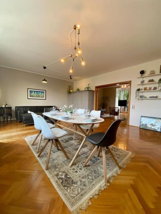 Wunderschoene Altbauwohnung Mit Balkon - 102 Qm Apartment *