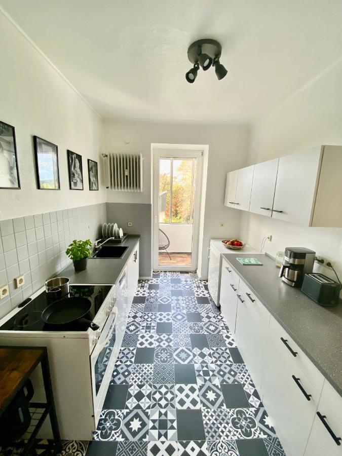 Wunderschoene Altbauwohnung Mit Balkon - 102 Qm *