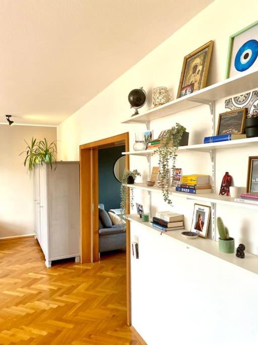 Apartment Wunderschoene Altbauwohnung Mit Balkon - 102 Qm